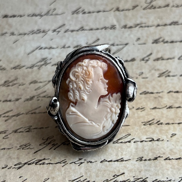 Amedeo Cameo Ring Ornate Enamel Shell Relief Cameo and Jewels Size 8 - Picture 1 of 4